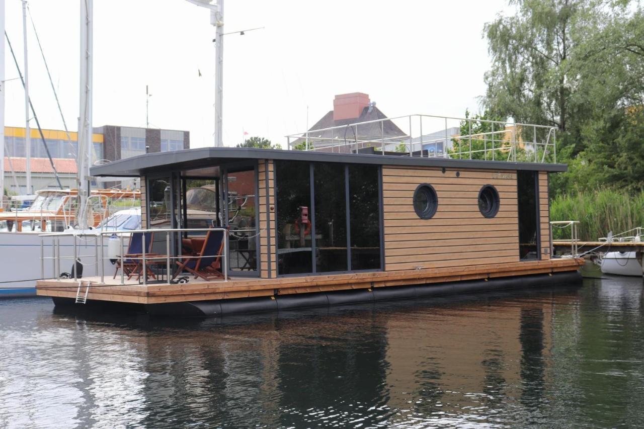 ホテル Hausboot Lina In フレンスブルク エクステリア 写真