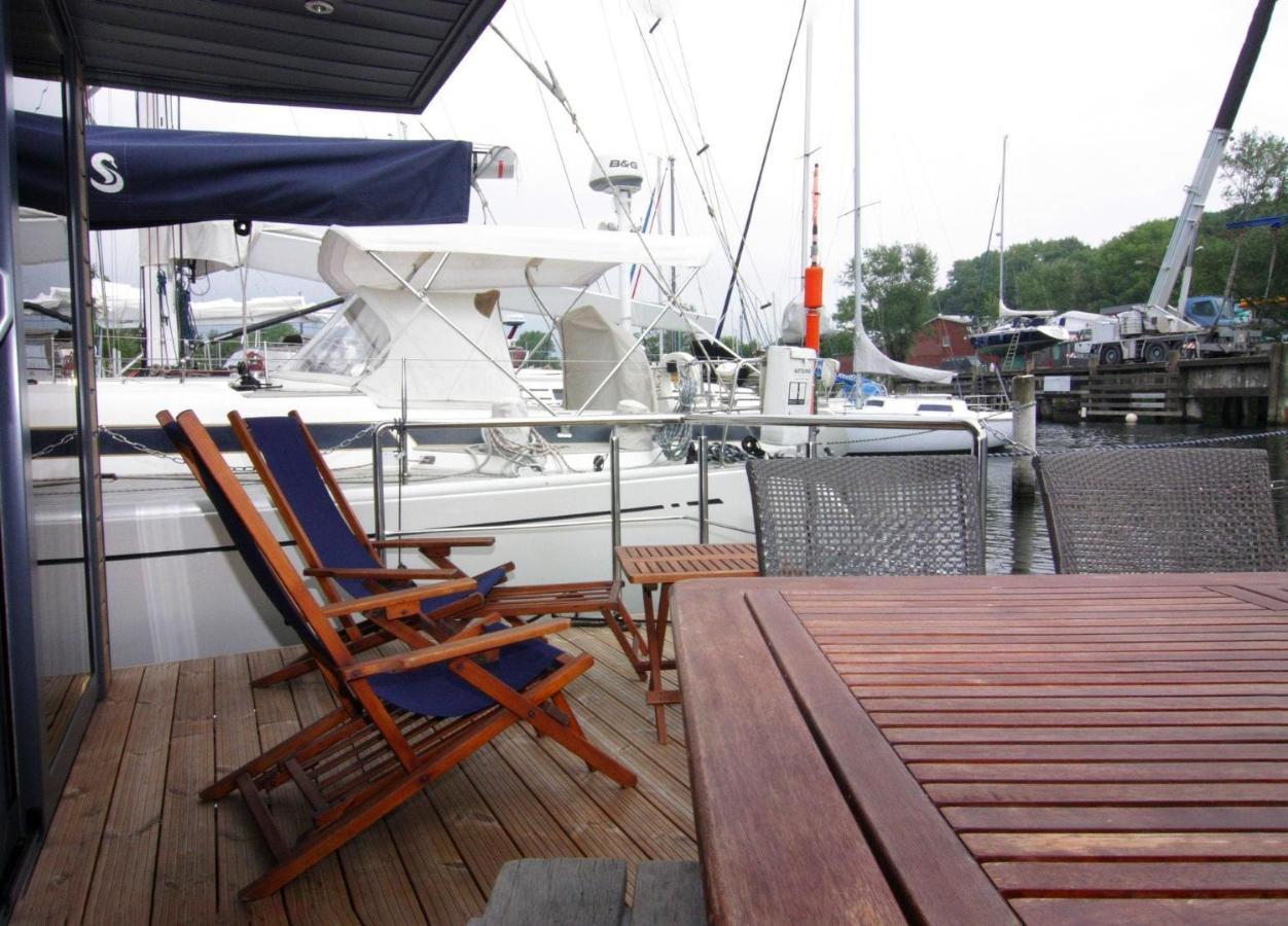ホテル Hausboot Lina In フレンスブルク エクステリア 写真